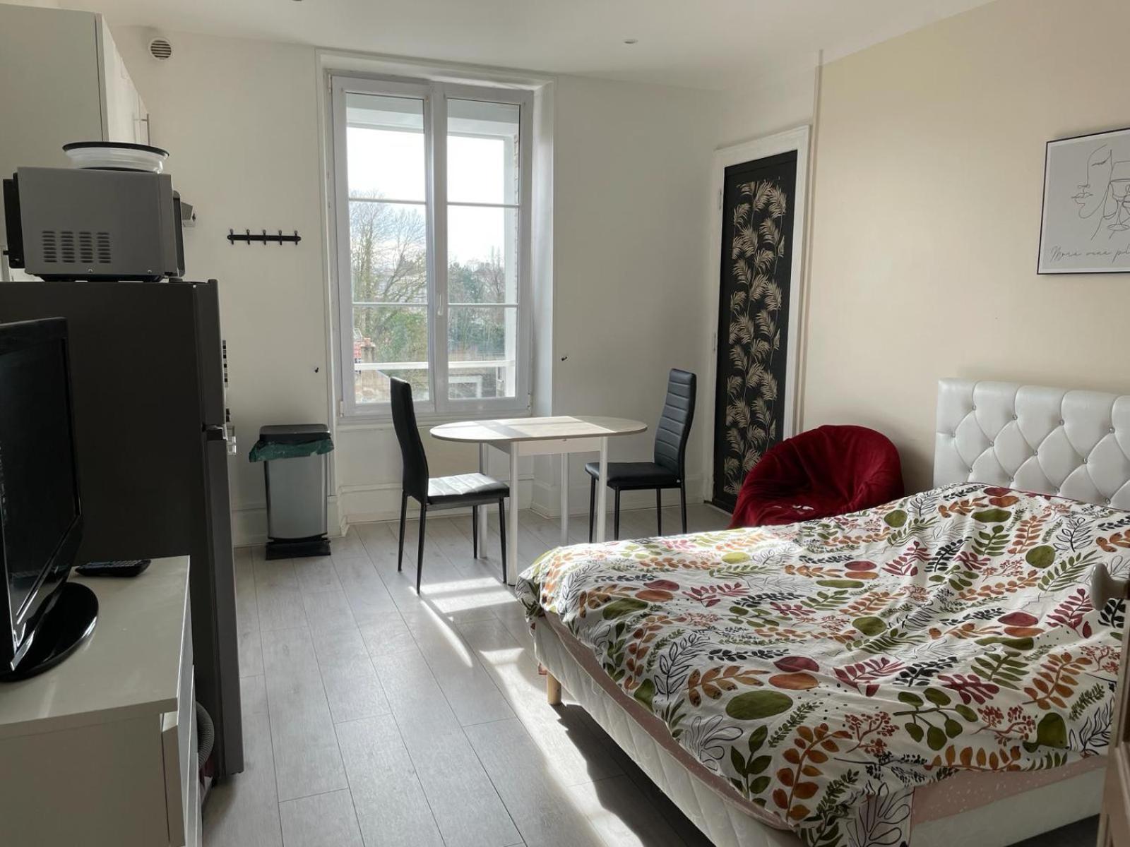 Studio Meuble Et Lumineux 20M2 Apartment Vittel Exterior photo
